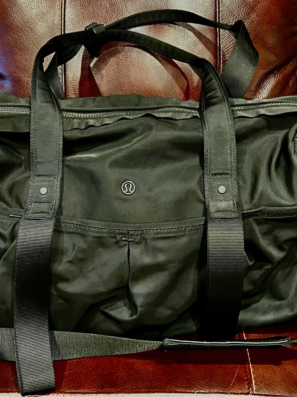 Lululemon Unisex Black Duffel Gym Bag Adjustable Carry Strap Excellent Condition